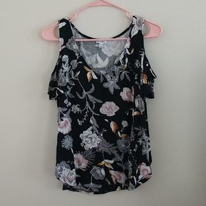 4/$20🌺 Cold Shoulder Top